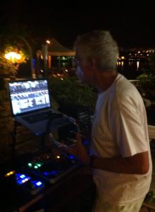 10390956_10202260966904985_260612537097278804_n